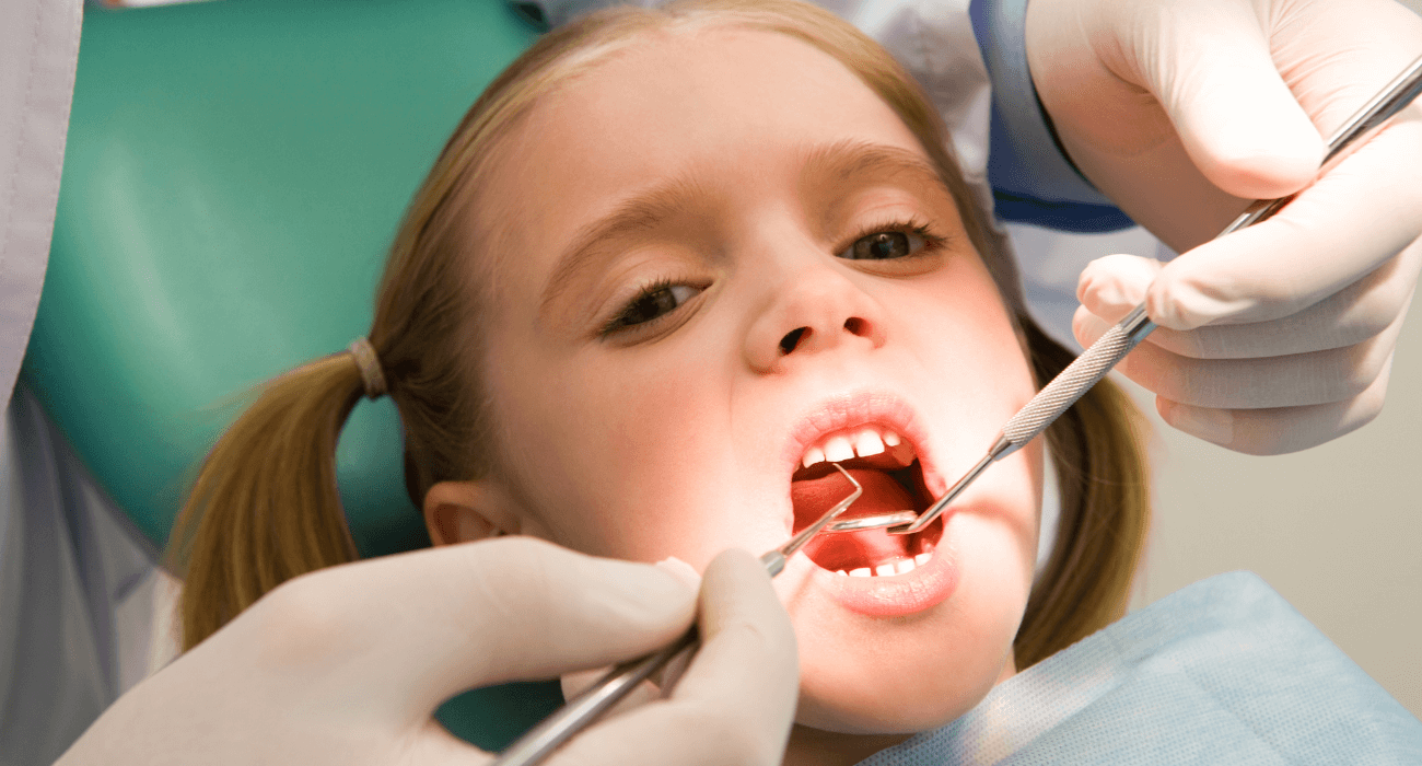 Oprava, trhanie a ambulantné bielenie zubov